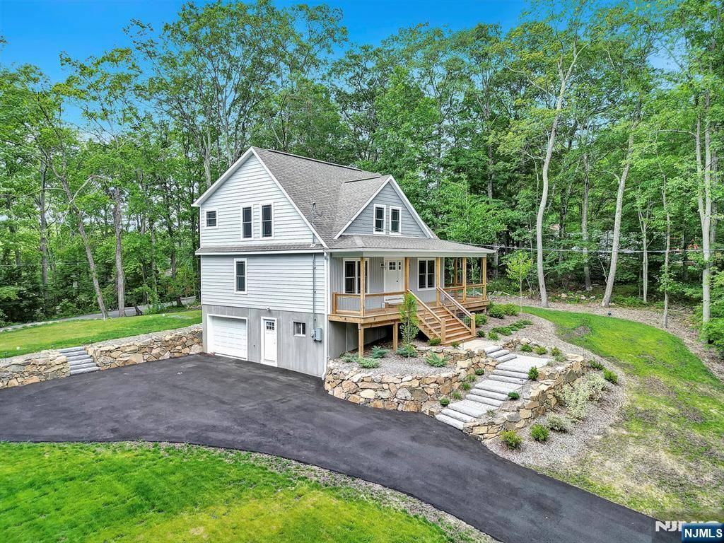 305 Mountainside DR, Vernon, NJ 07422