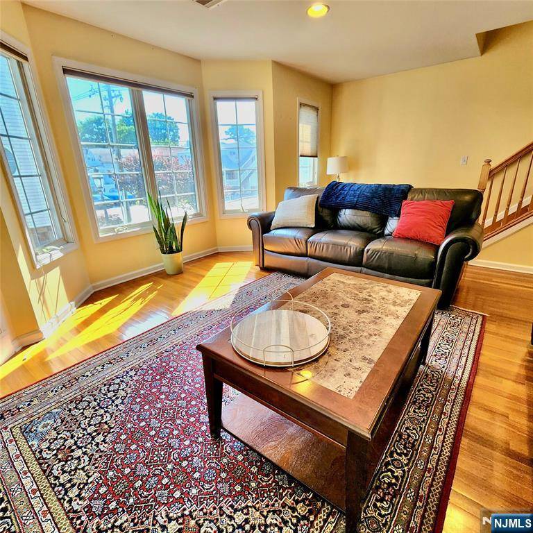 Lyndhurst, NJ 07071,49 Stuyvesant AVE #9