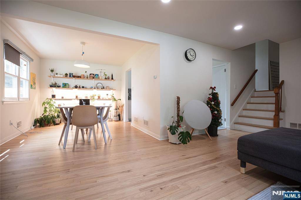 Closter, NJ 07624,6 Rose CT