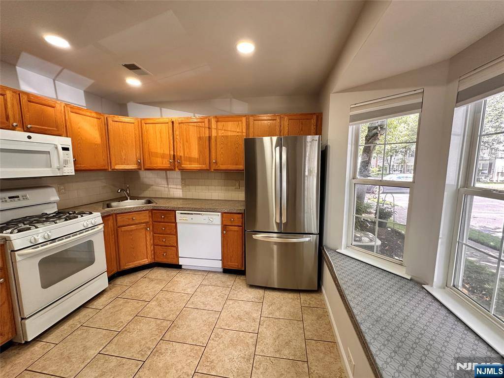 Mahwah, NJ 07430,2039 Charles CT
