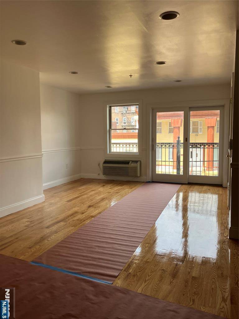Union City, NJ 07087,315 7th ST #301