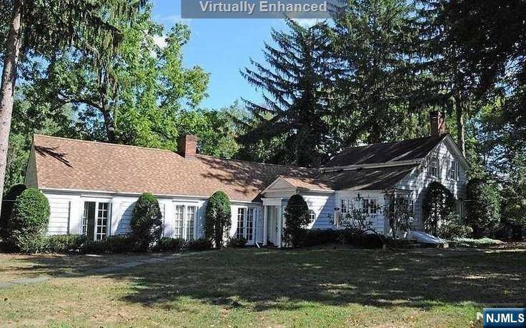 2 Chestnut Ridge RD, Saddle River, NJ 07458
