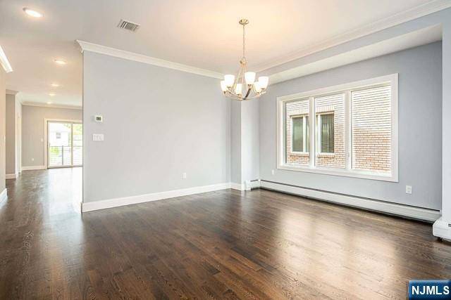 Palisades Park, NJ 07650,224 E Harriet AVE #B
