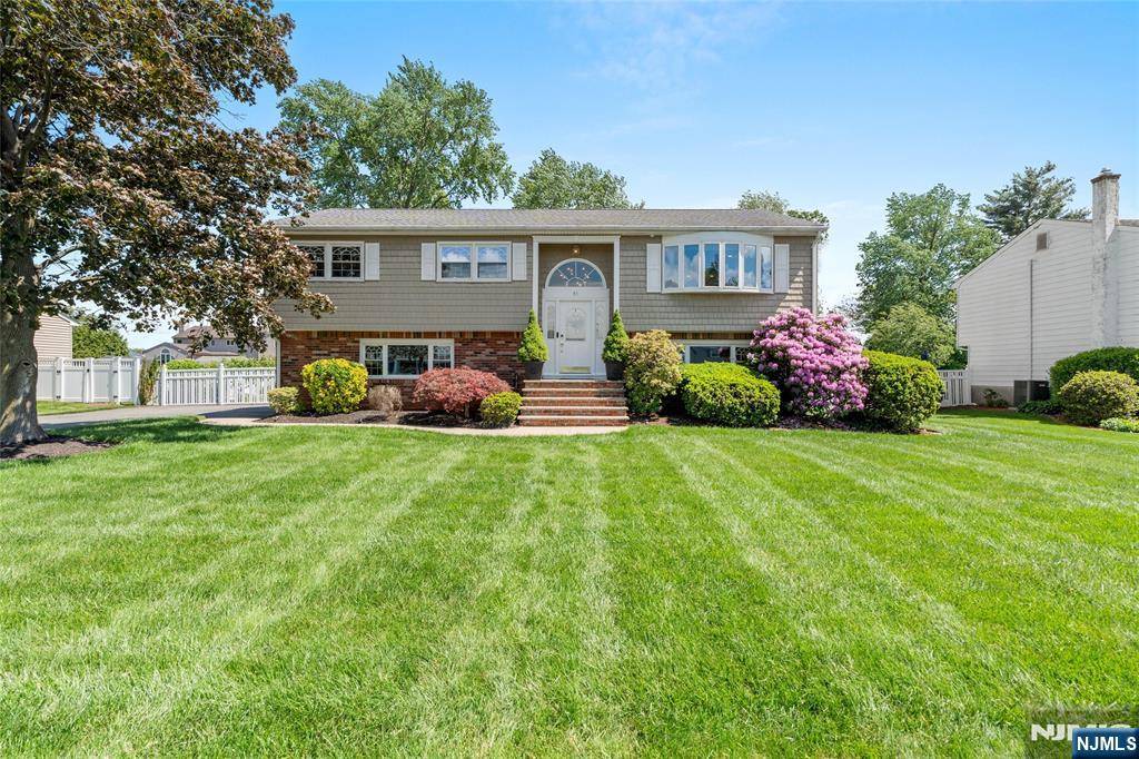 43 Donna DR, Fairfield, NJ 07004