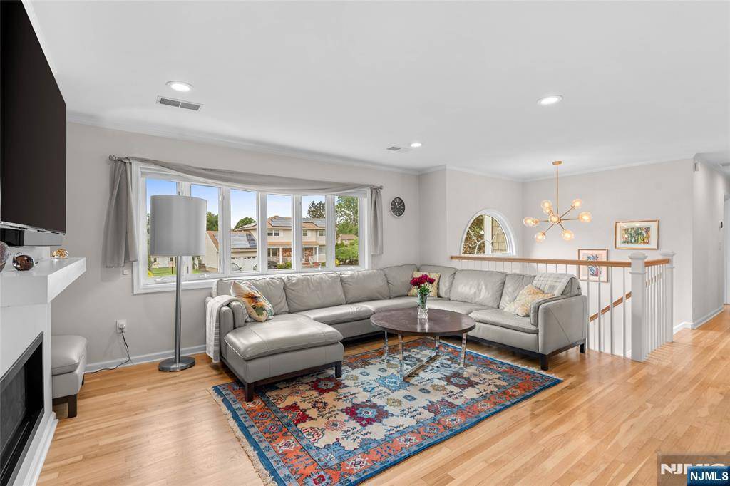 Fairfield, NJ 07004,43 Donna DR