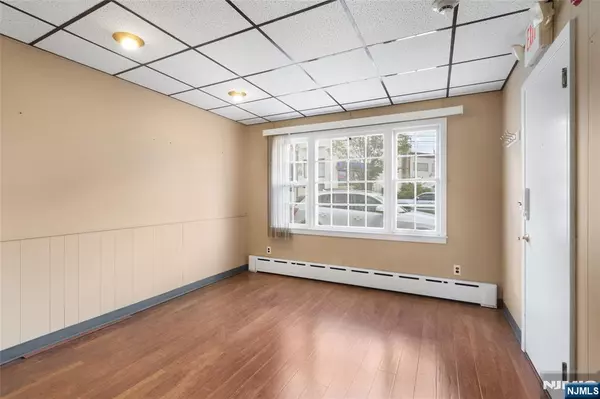 Rutherford, NJ 07070,18 Glen RD #1B