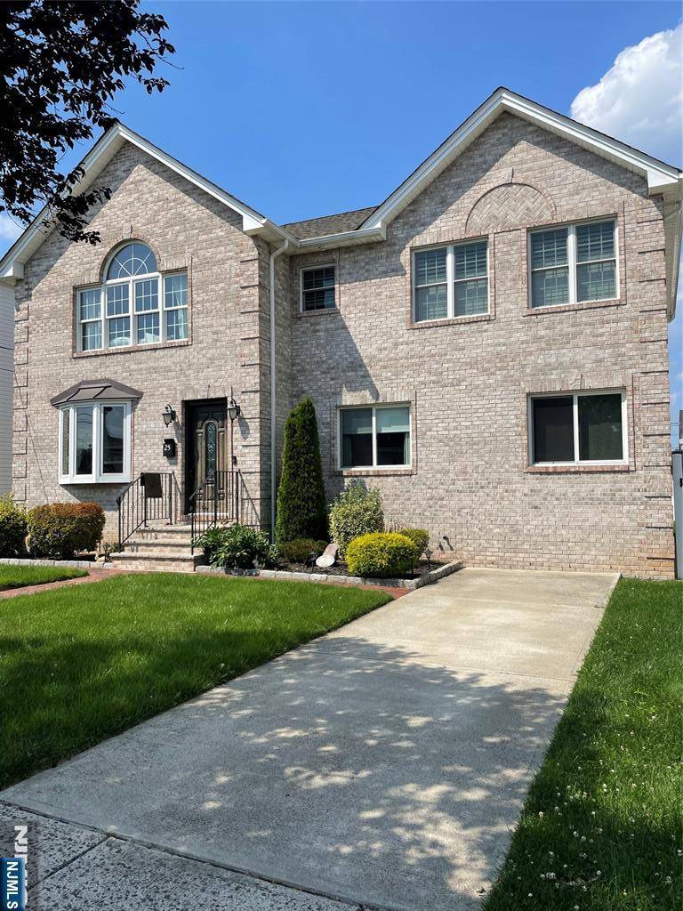 25 Elizabeth CT, Secaucus, NJ 07094