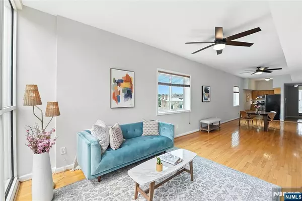 200 Paterson Plank RD #401, Union City, NJ 07087
