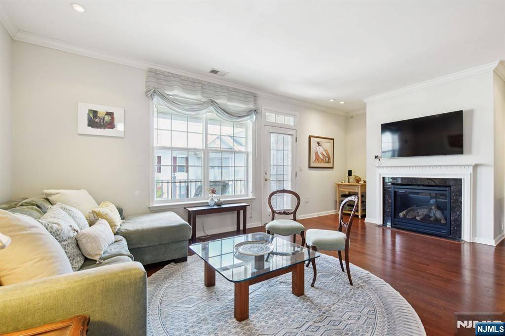 Woodland Park, NJ 07424,3 Bedrock #B3