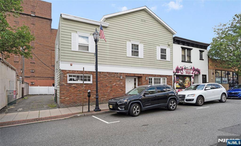 Rutherford, NJ 07070,18 Glen RD #2B
