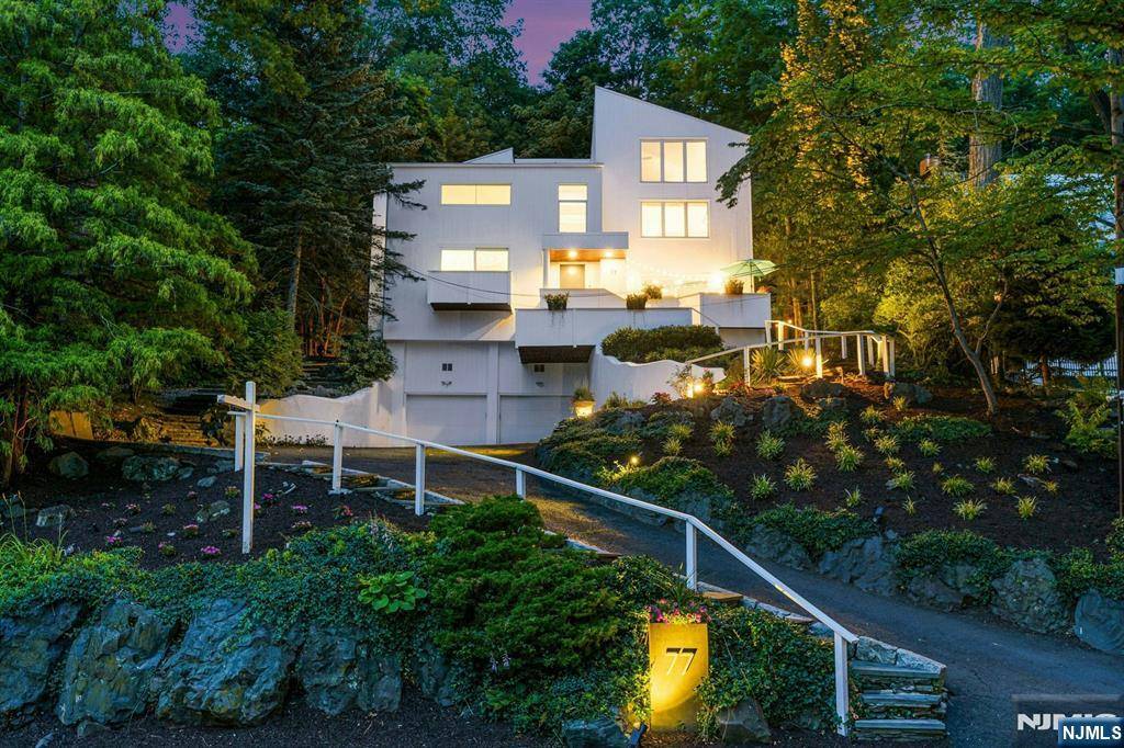77 Collinwood RD, Maplewood, NJ 07040