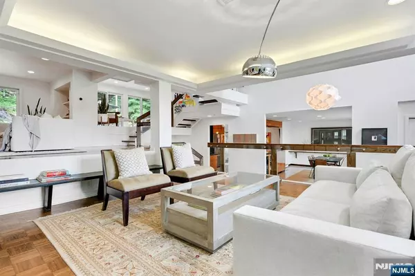 Maplewood, NJ 07040,77 Collinwood RD