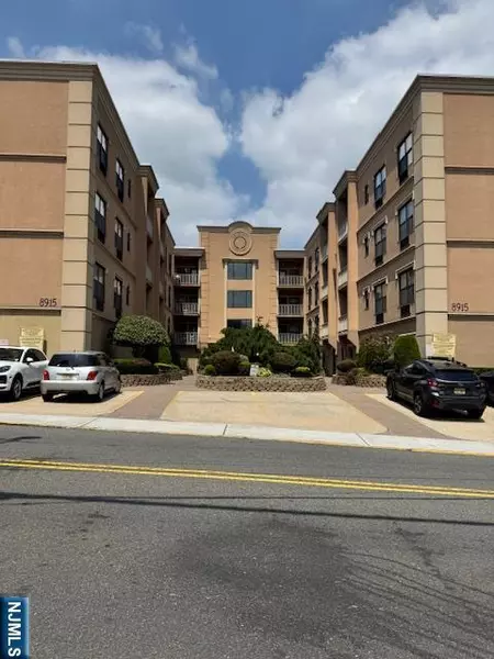 8915 Bergenwood AVE #20, North Bergen, NJ 07047