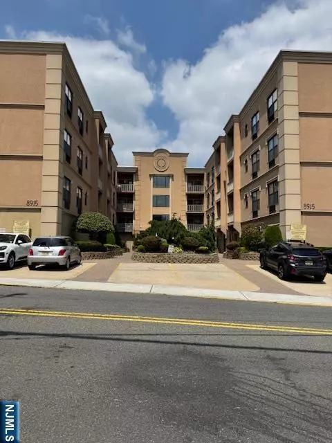 North Bergen, NJ 07047,8915 Bergenwood AVE #20