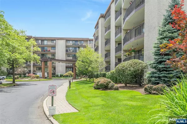 521 N Piermont AVE #225, River Vale, NJ 07675