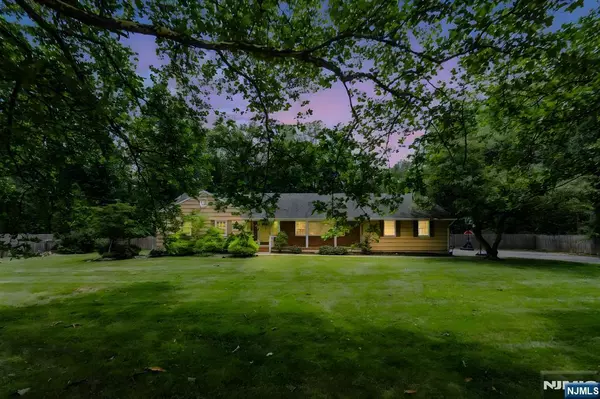 Scotch Plains, NJ 07076,8 Aberdeen RD