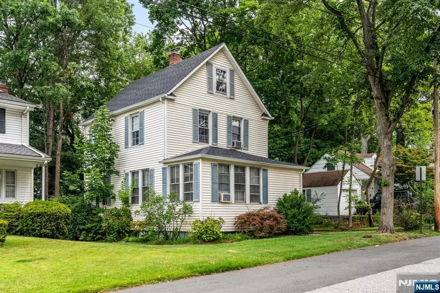223 Hillside AVE, Bergenfield, NJ 07621