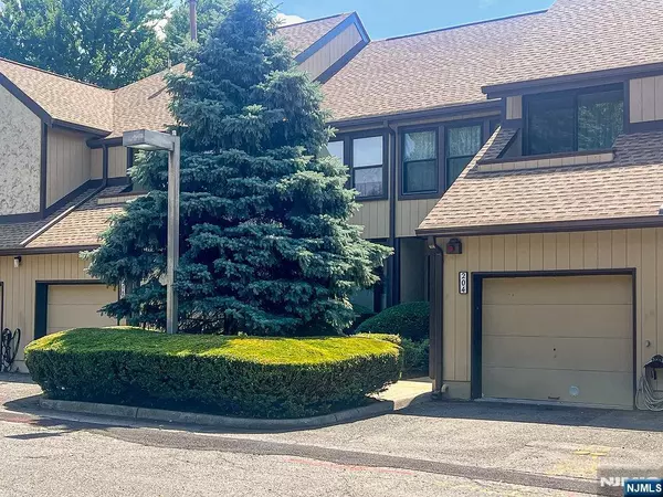 Rutherford, NJ 07070,204 River Oaks DR