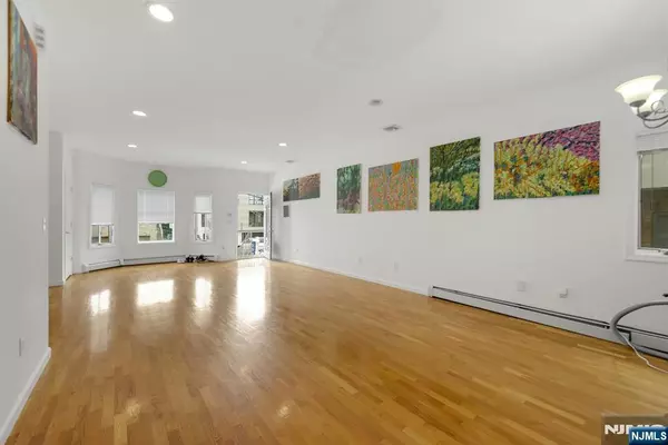 531A 2nd ST #A, Palisades Park, NJ 07650