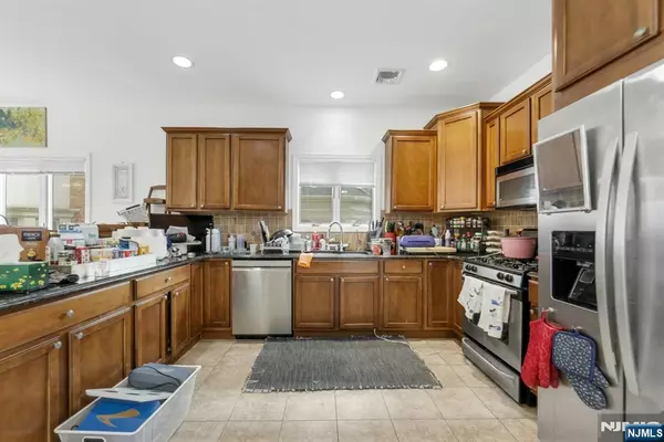 Palisades Park, NJ 07650,531A 2nd ST #A