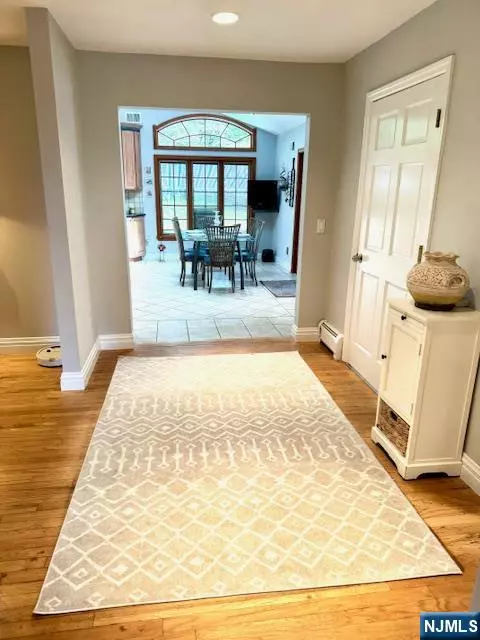 Woodcliff Lake, NJ 07677,28 Indian DR