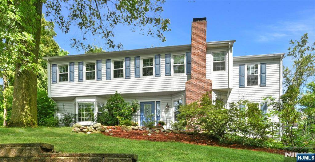 28 Indian DR, Woodcliff Lake, NJ 07677