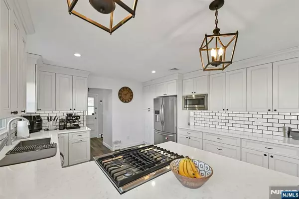 Englewood Cliffs, NJ 07632,66 Elm ST