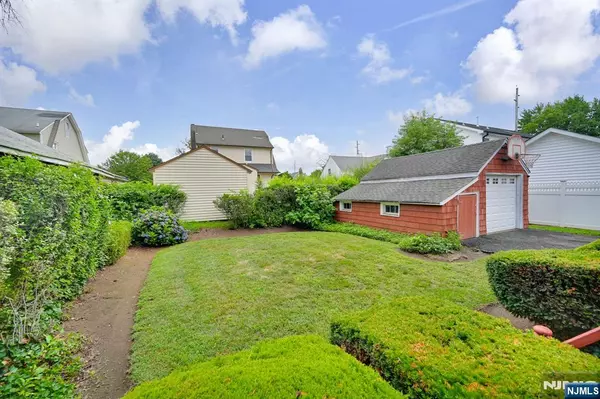 Fair Lawn, NJ 07410,6-11 Essex PL