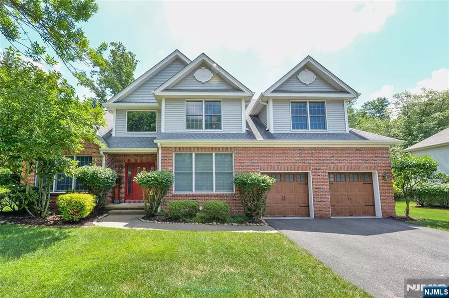 1 Woods Edge RD, Old Tappan, NJ 07675