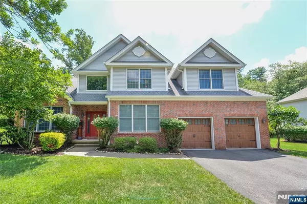 1 Woods Edge RD, Old Tappan, NJ 07675