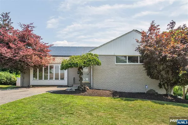 Clifton, NJ 07013,32 Brantwood PL