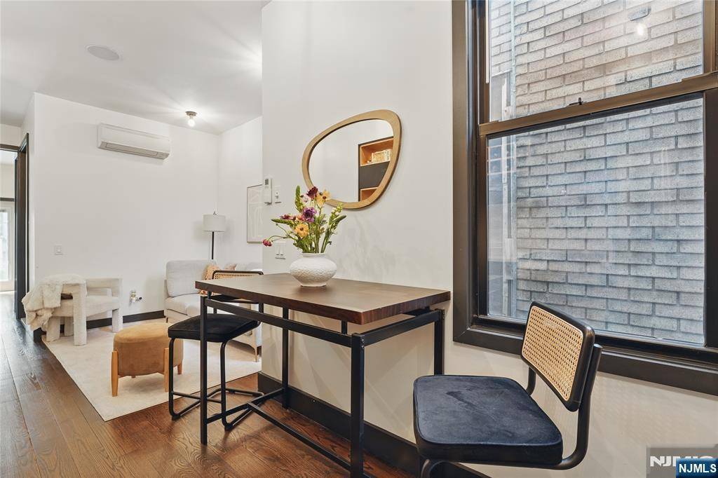 Jersey City, NJ 07307,43 Thorne ST #1B