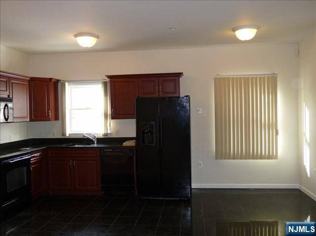 Bergenfield, NJ 07621,24 S William ST #203