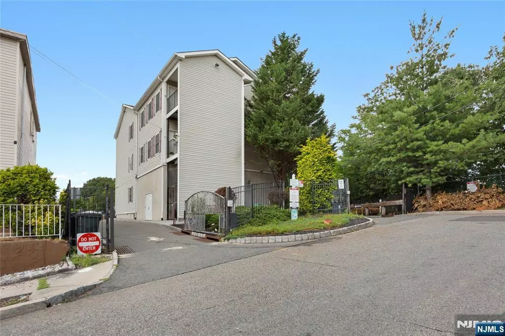 Passaic, NJ 07055,310 Sherman ST #1