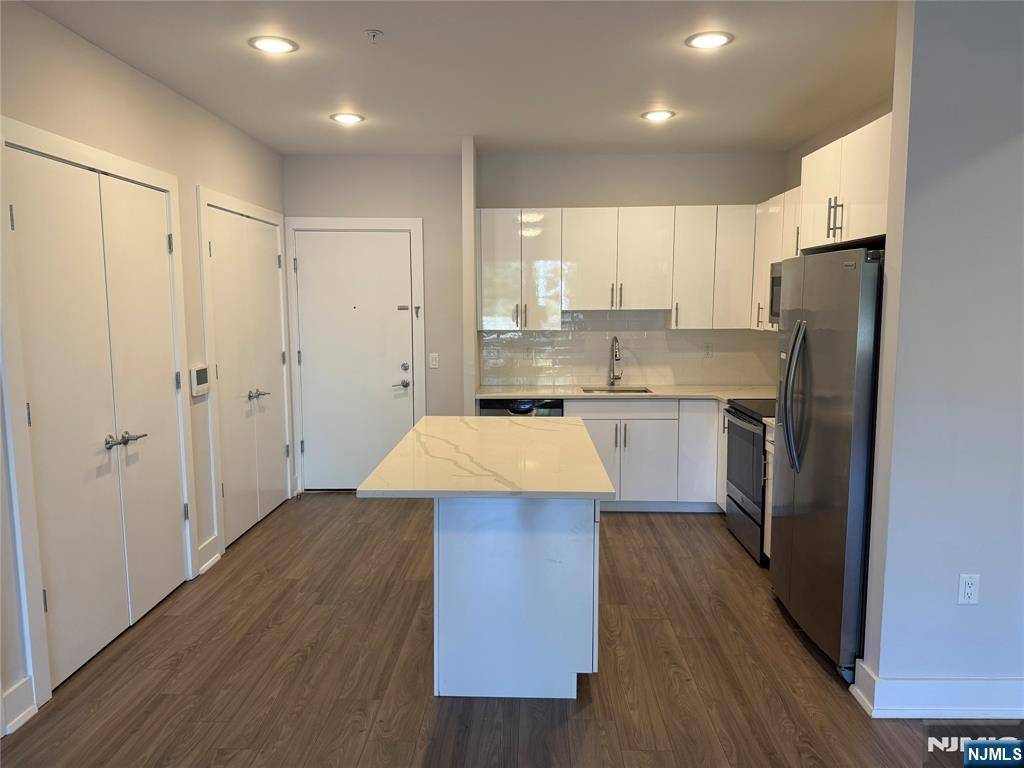 1685 Bergen BLVD #403, Fort Lee, NJ 07024