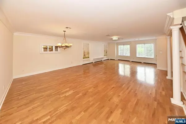 Upper Saddle River, NJ 07458,20 Skymark CT