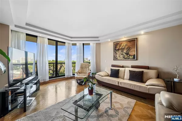 Fort Lee, NJ 07024,900 Palisade AVE #7C