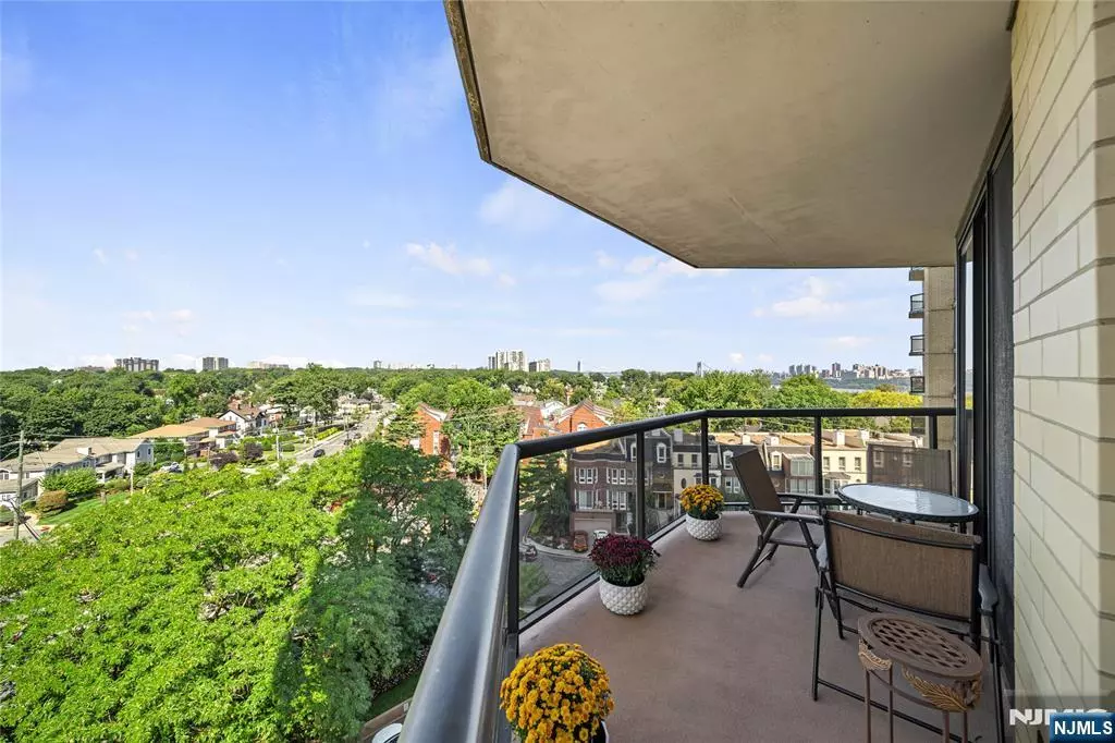 Fort Lee, NJ 07024,900 Palisade AVE #7C