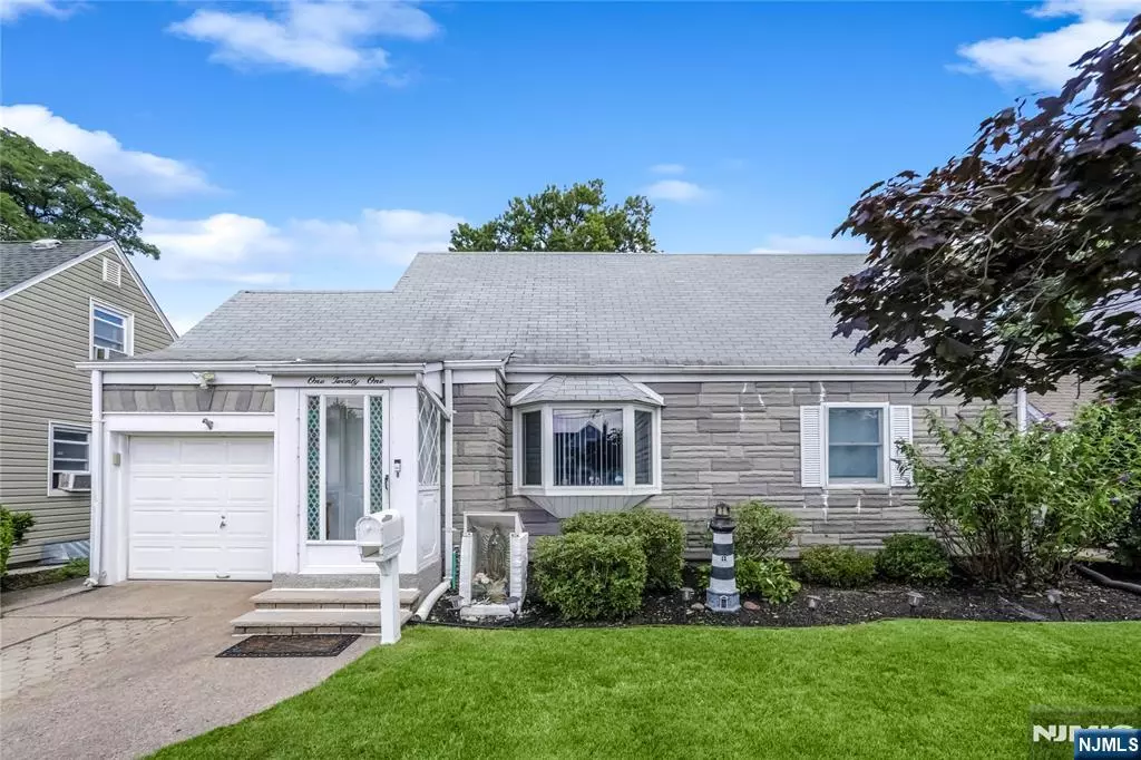 Elmwood Park, NJ 07407,121 Lincoln AVE