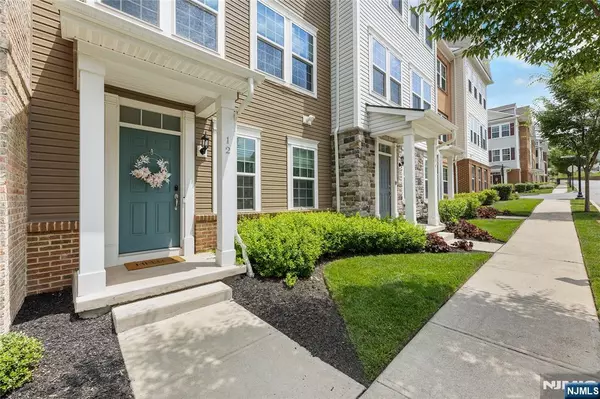 Wood Ridge, NJ 07075,12 Marshall LN
