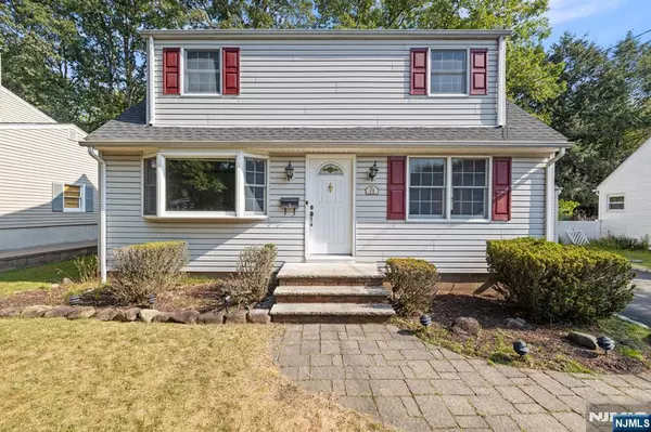 25 Lyon RD, Waldwick, NJ 07463
