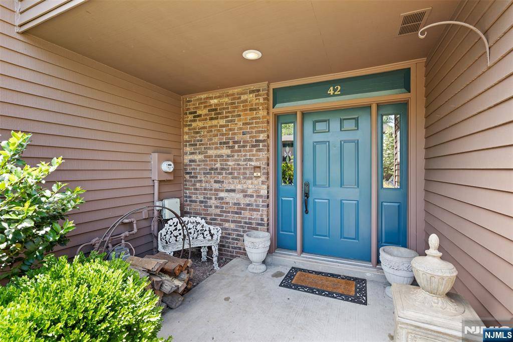 42 Lexington CT #42C, Twp Of Washington, NJ 07676