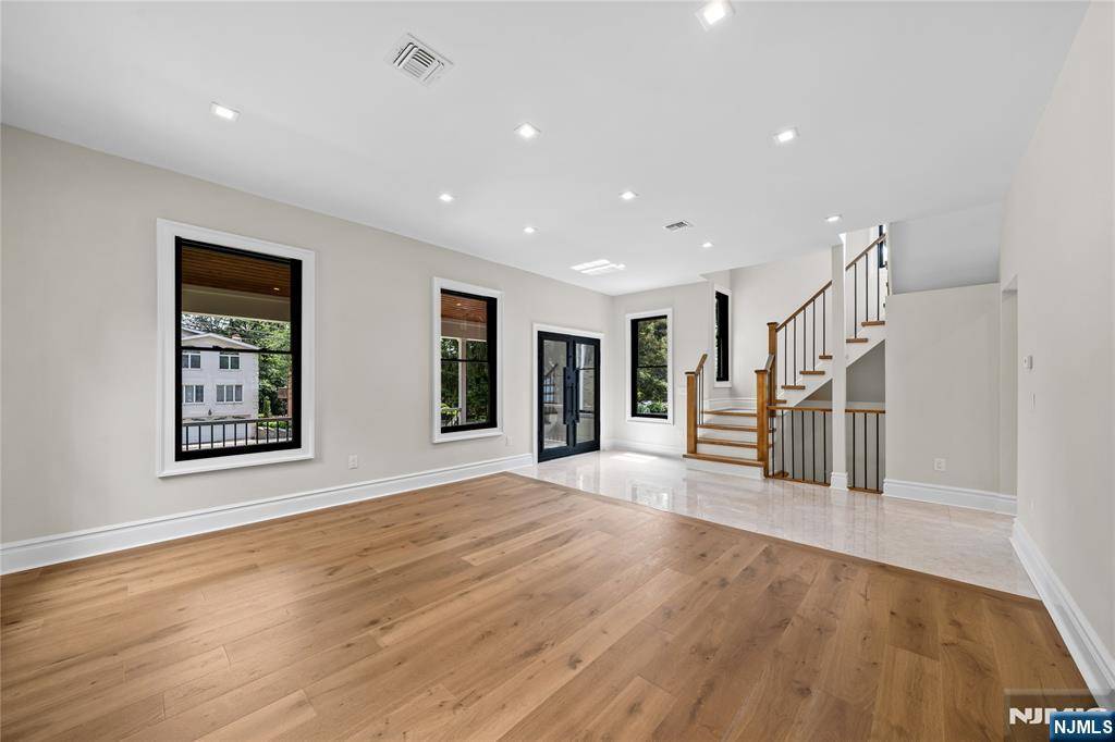 Ridgefield, NJ 07657,475 Morse AVE