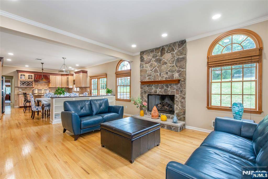 West Caldwell, NJ 07006,98 Grover LN