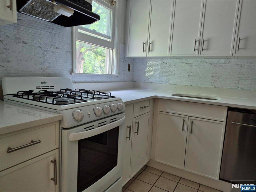 Ridgewood, NJ 07450,381 Gilbert ST #2