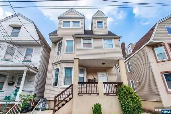 305 S 11th ST, Newark, NJ 07103