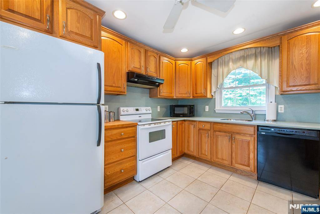 Denville Township, NJ 07834,60 Riverside DR