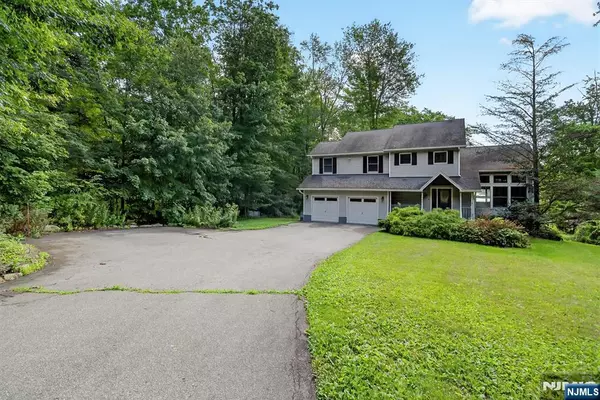 West Milford, NJ 07421,546 Warwick TPKE