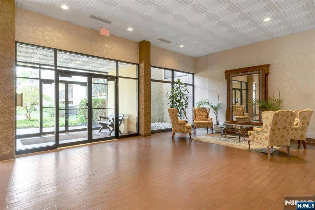 River Vale, NJ 07675,521 Piermont AVE #112A