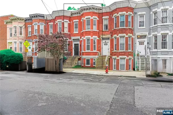 Jersey City, NJ 07304,64 Oak ST
